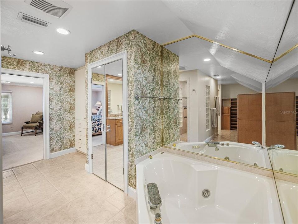 En Venta: $1,199,000 (3 camas, 3 baños, 2713 Pies cuadrados)