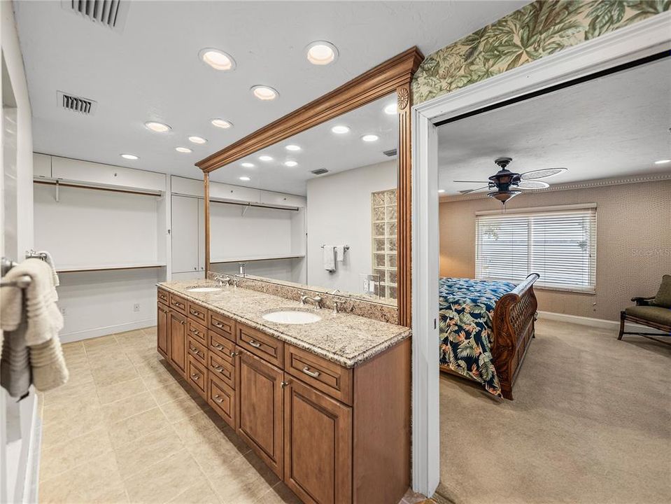 En Venta: $1,199,000 (3 camas, 3 baños, 2713 Pies cuadrados)