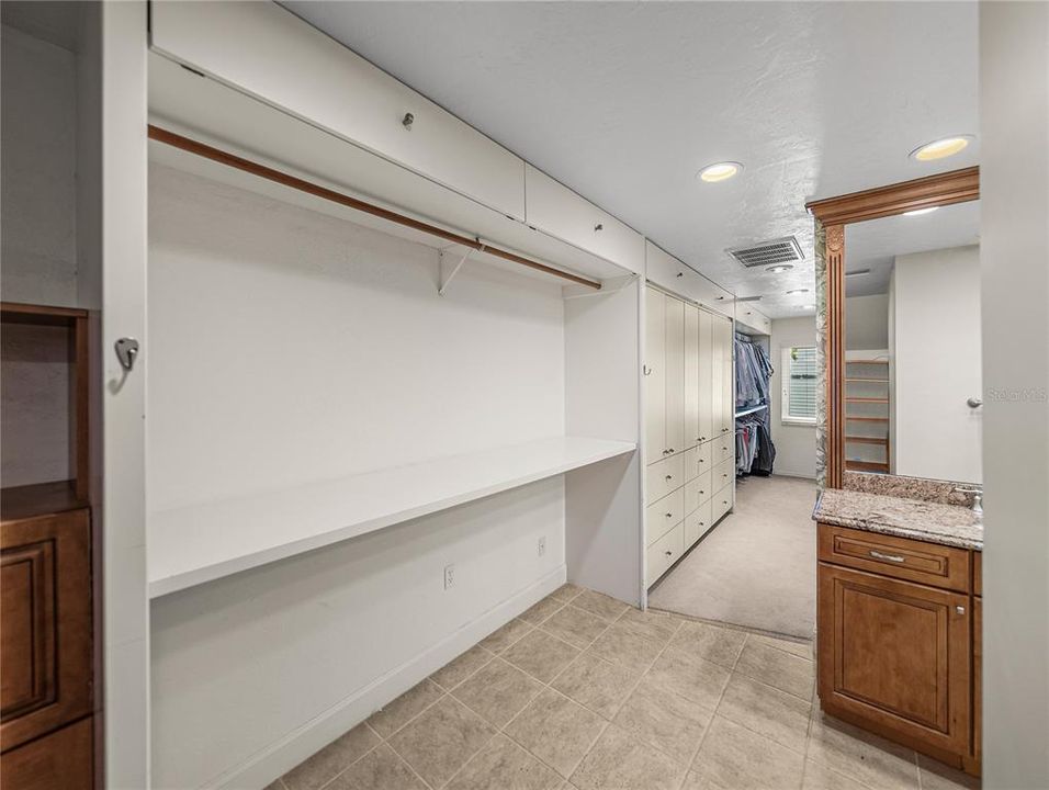 En Venta: $1,199,000 (3 camas, 3 baños, 2713 Pies cuadrados)