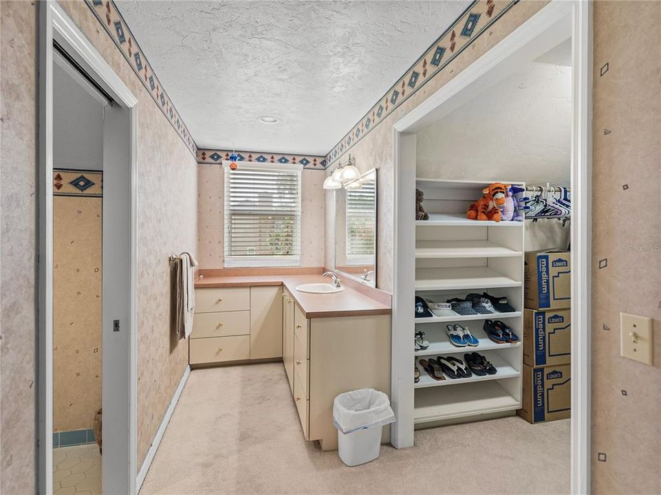 En Venta: $1,199,000 (3 camas, 3 baños, 2713 Pies cuadrados)