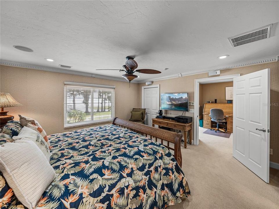 En Venta: $1,199,000 (3 camas, 3 baños, 2713 Pies cuadrados)