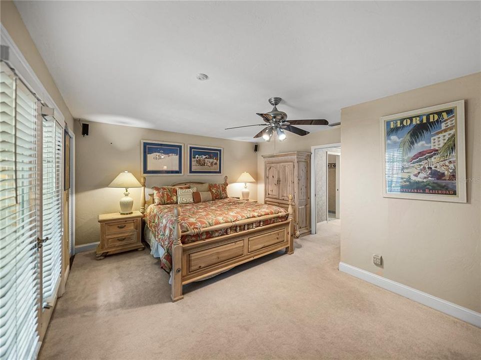 En Venta: $1,199,000 (3 camas, 3 baños, 2713 Pies cuadrados)