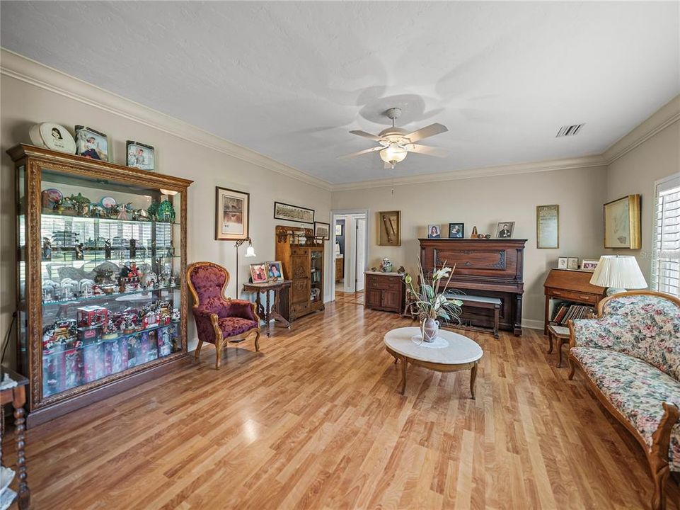 En Venta: $1,199,000 (3 camas, 3 baños, 2713 Pies cuadrados)