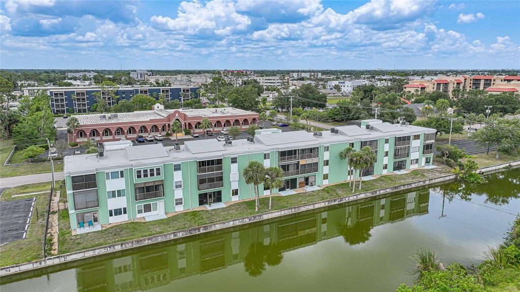 Под контрактом: $148,500 (2 спален, 2 ванн, 1240 Квадратных фут)