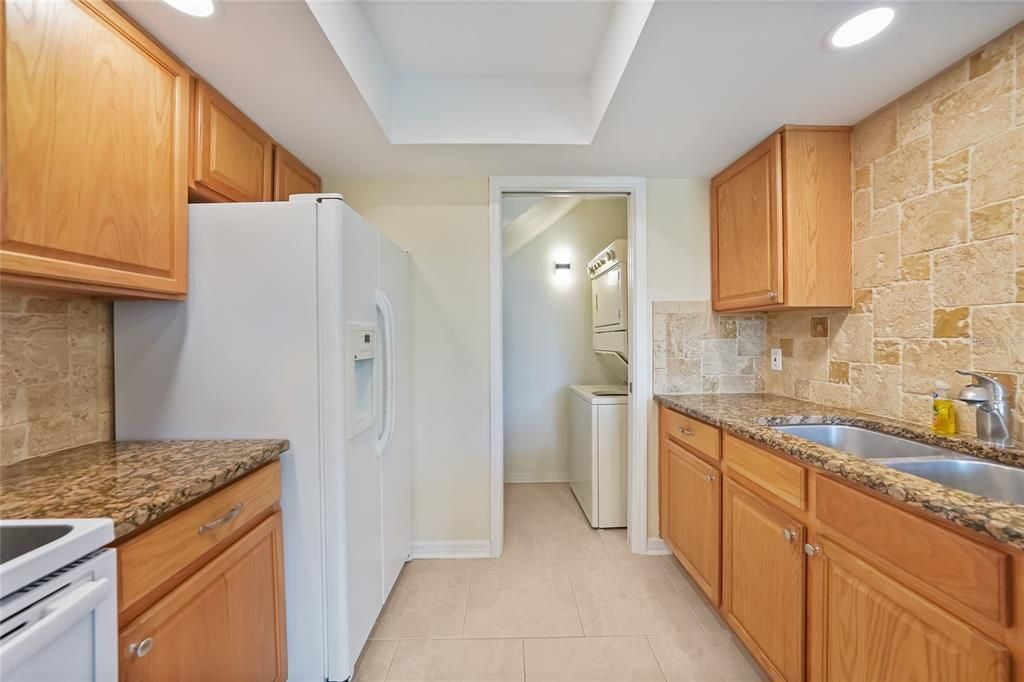 Под контрактом: $148,500 (2 спален, 2 ванн, 1240 Квадратных фут)