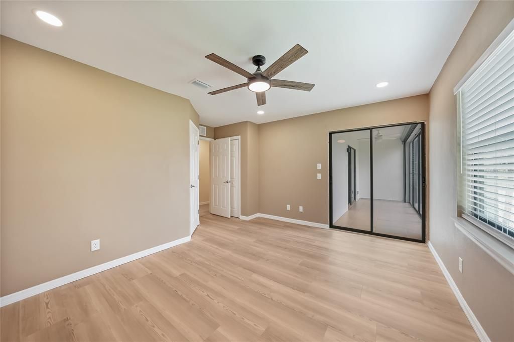 Под контрактом: $148,500 (2 спален, 2 ванн, 1240 Квадратных фут)