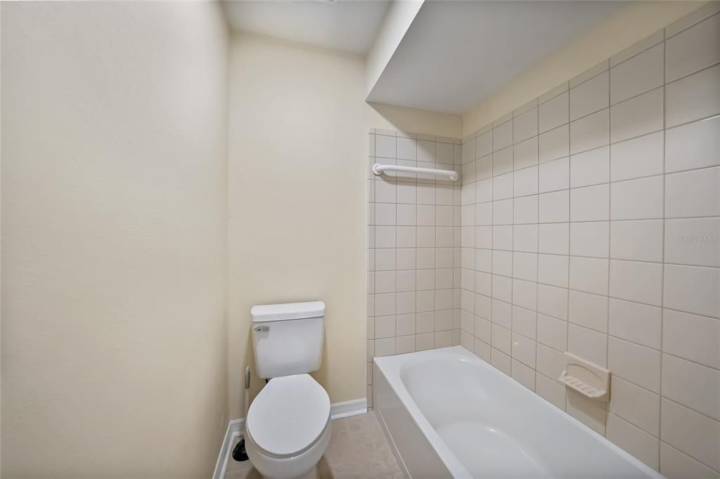 Под контрактом: $148,500 (2 спален, 2 ванн, 1240 Квадратных фут)