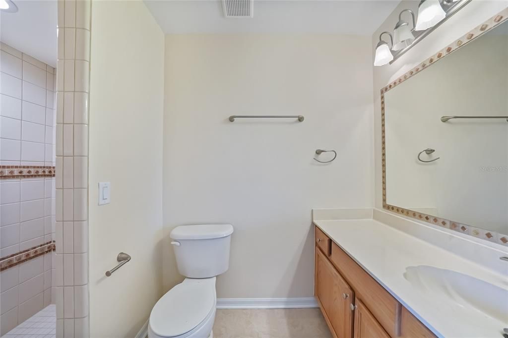 Под контрактом: $148,500 (2 спален, 2 ванн, 1240 Квадратных фут)