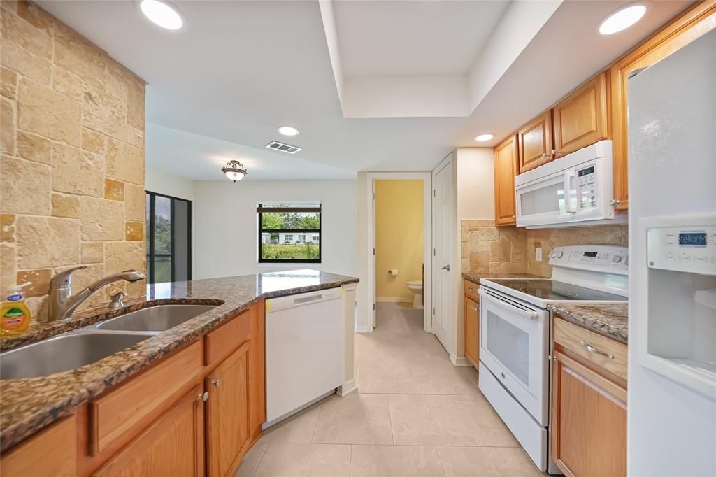 Под контрактом: $148,500 (2 спален, 2 ванн, 1240 Квадратных фут)