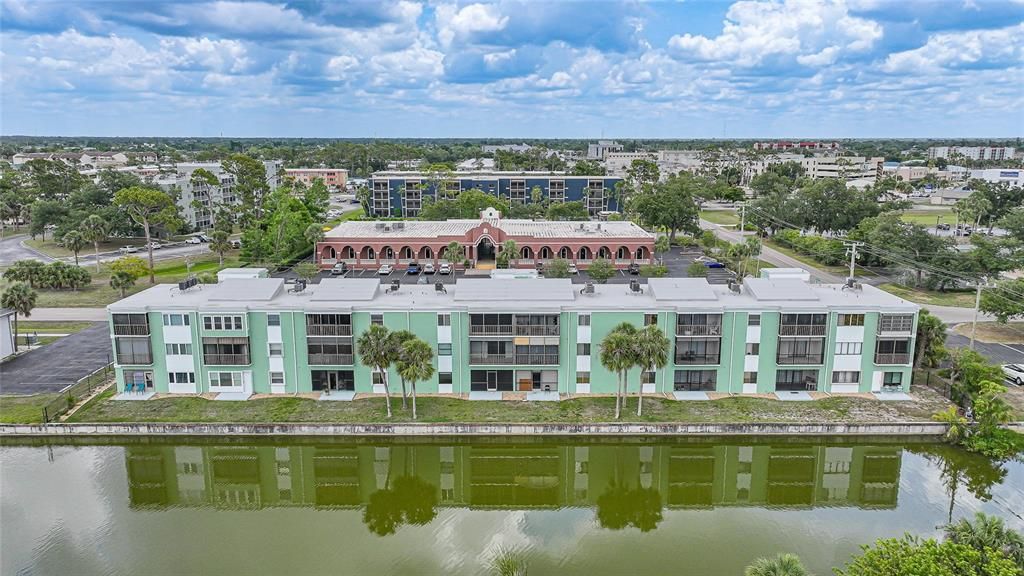 Под контрактом: $148,500 (2 спален, 2 ванн, 1240 Квадратных фут)