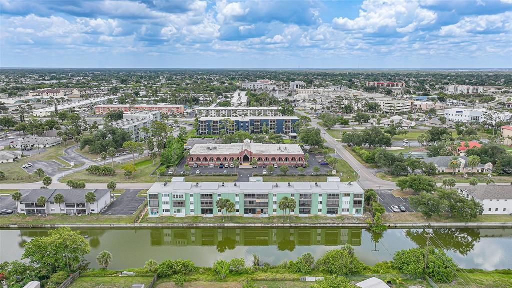 Под контрактом: $148,500 (2 спален, 2 ванн, 1240 Квадратных фут)