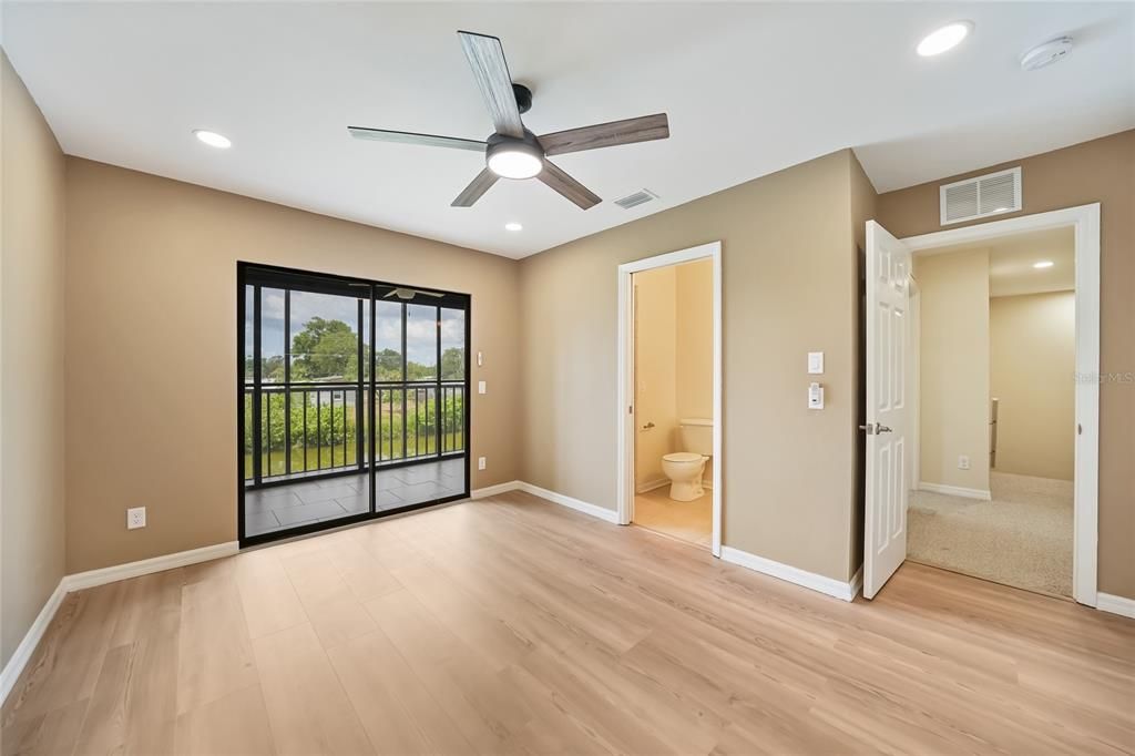 Под контрактом: $148,500 (2 спален, 2 ванн, 1240 Квадратных фут)