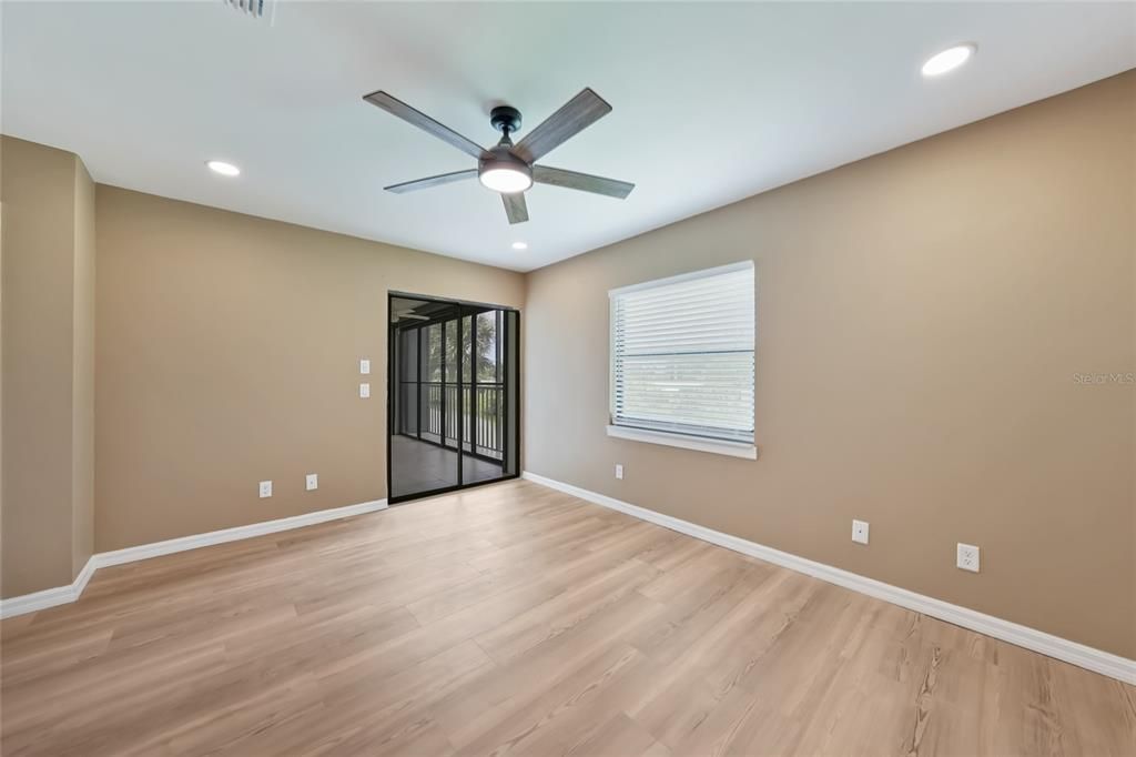 Под контрактом: $148,500 (2 спален, 2 ванн, 1240 Квадратных фут)