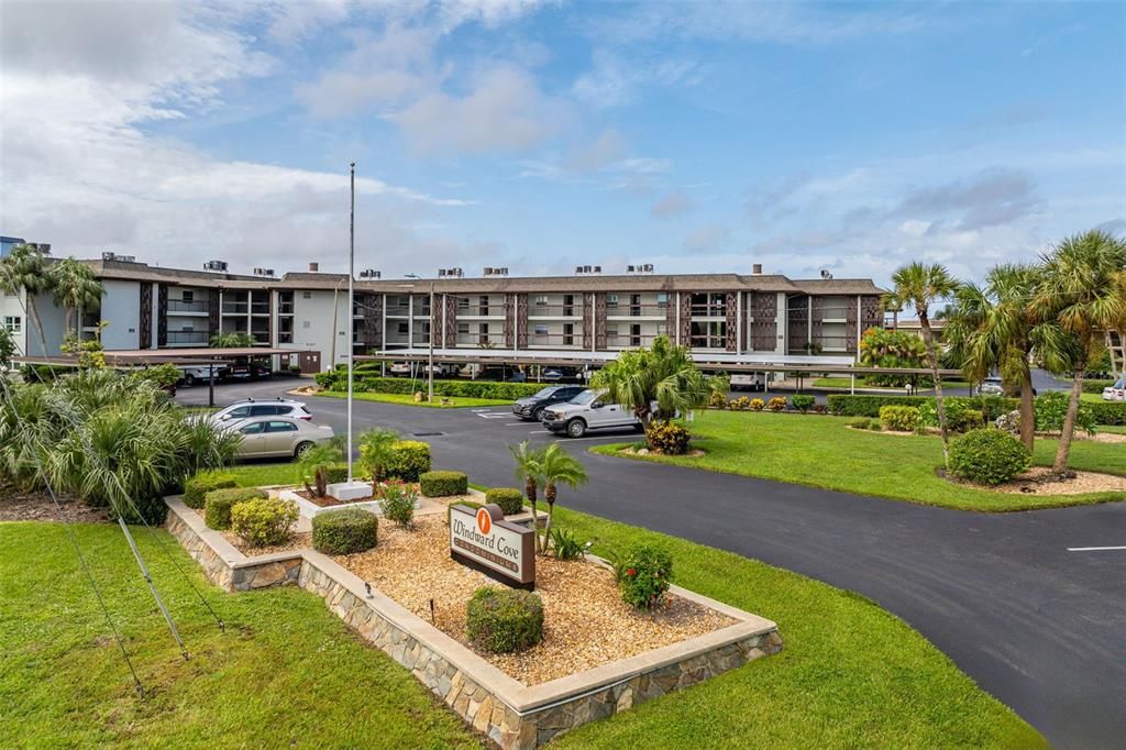 待售: $215,000 (2 贝兹, 2 浴室, 956 平方英尺)