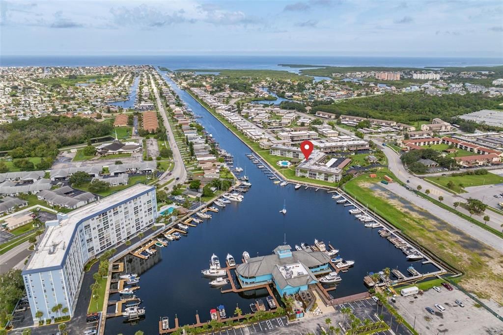 待售: $215,000 (2 贝兹, 2 浴室, 956 平方英尺)