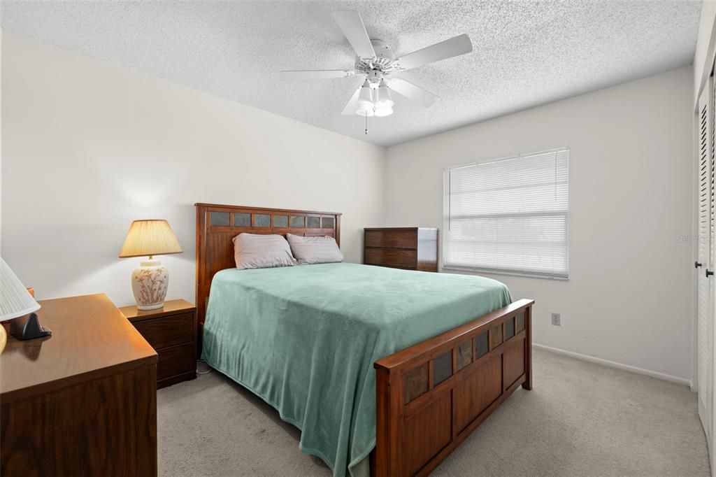 待售: $215,000 (2 贝兹, 2 浴室, 956 平方英尺)