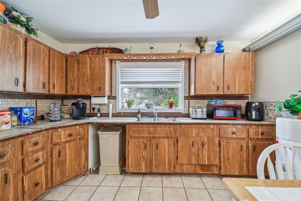 合同活跃: $1,700,000 (0 贝兹, 0 浴室, 2362 平方英尺)