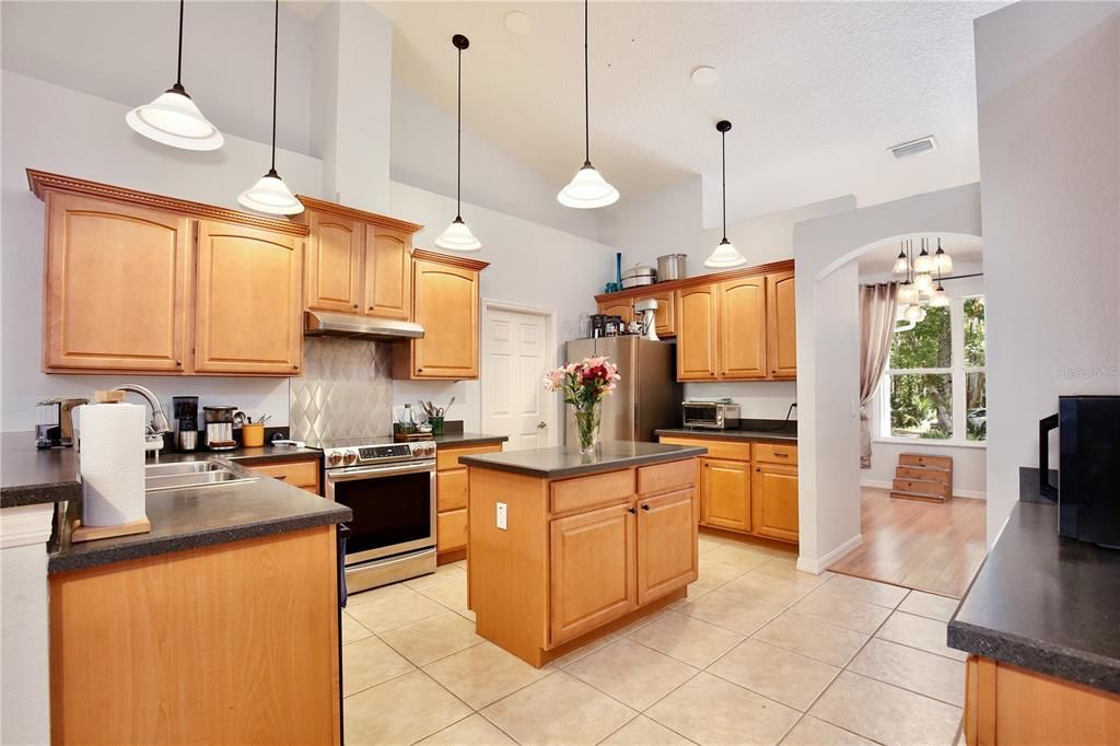 En Venta: $5,800,000 (4 camas, 2 baños, 3731 Pies cuadrados)