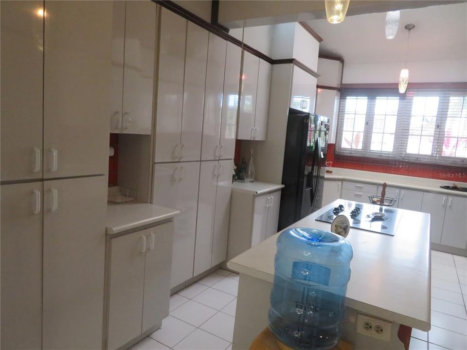 For Sale: $630,000 (5 beds, 3 baths, 2691 Square Feet)