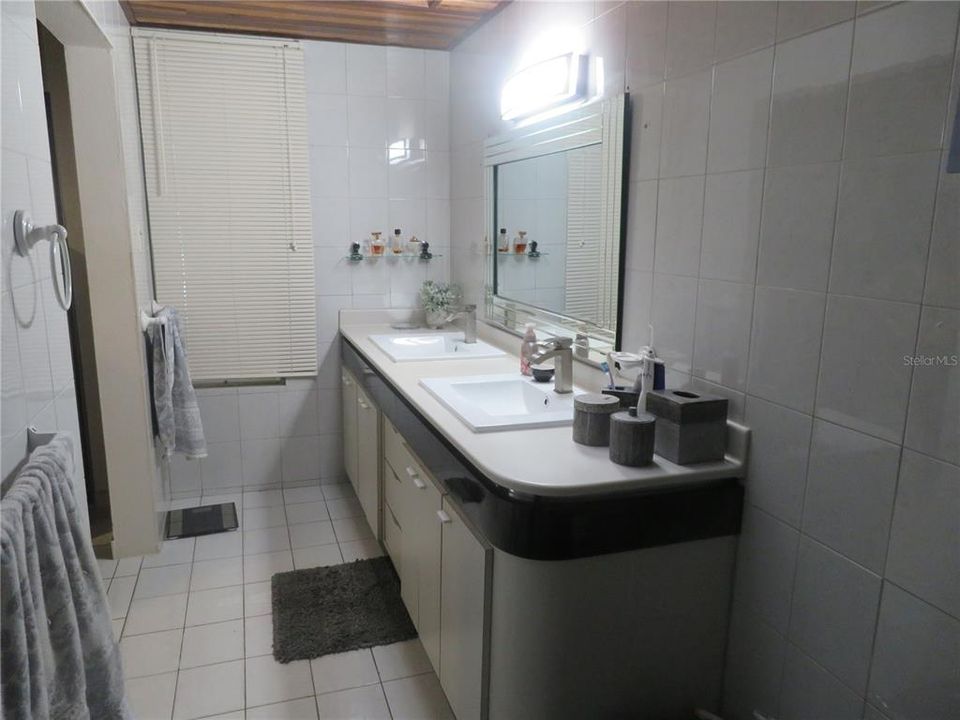 For Sale: $630,000 (5 beds, 3 baths, 2691 Square Feet)