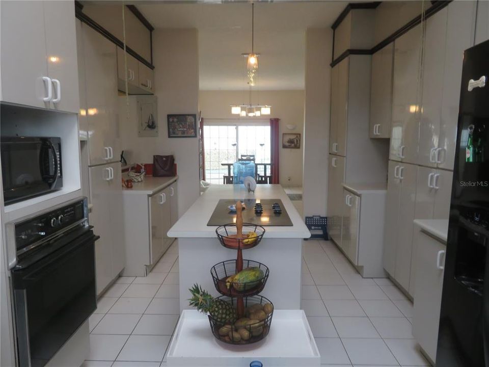 For Sale: $630,000 (5 beds, 3 baths, 2691 Square Feet)