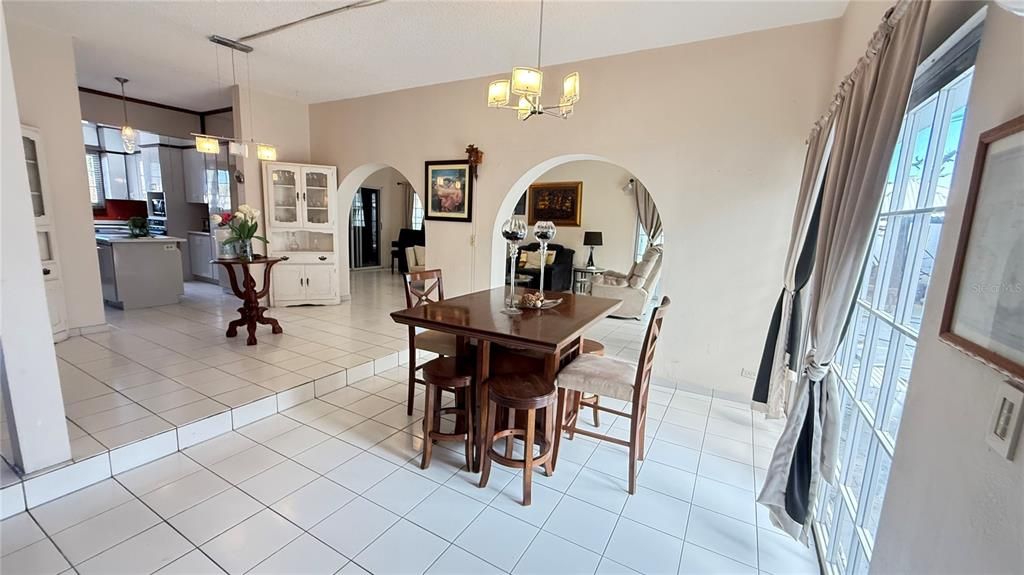 For Sale: $630,000 (5 beds, 3 baths, 2691 Square Feet)