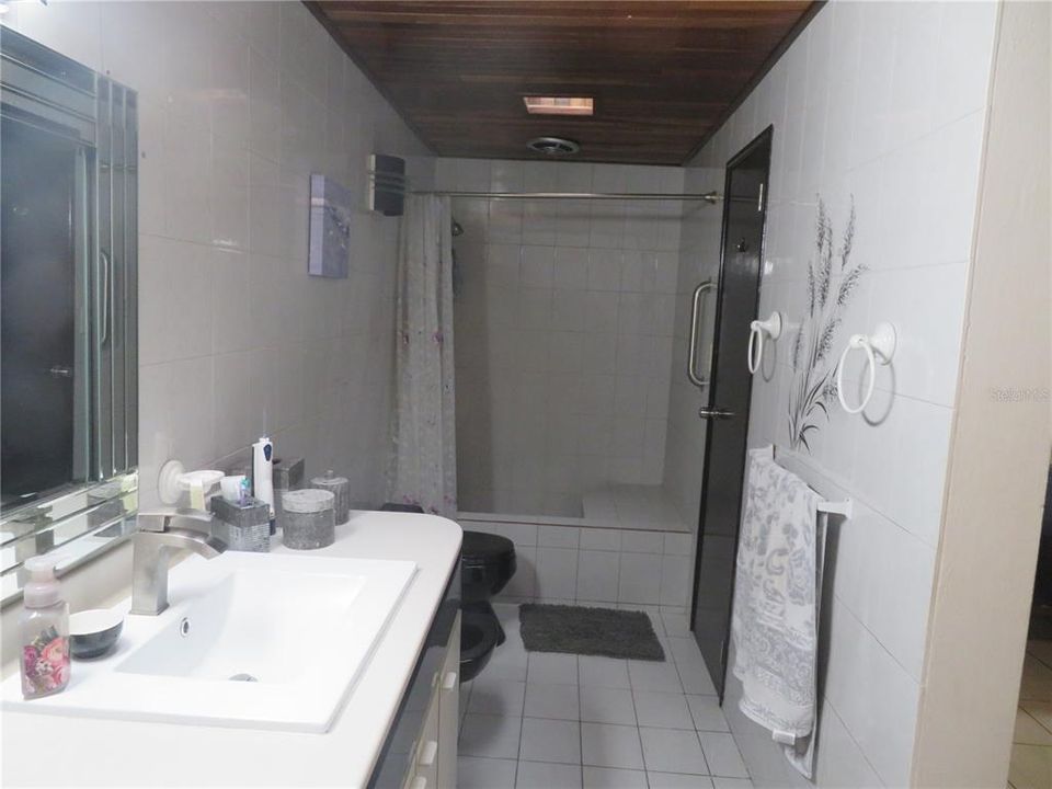 For Sale: $630,000 (5 beds, 3 baths, 2691 Square Feet)