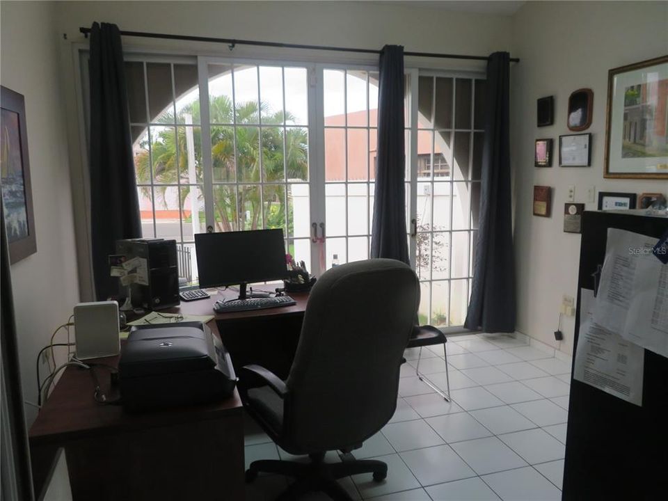 For Sale: $630,000 (5 beds, 3 baths, 2691 Square Feet)