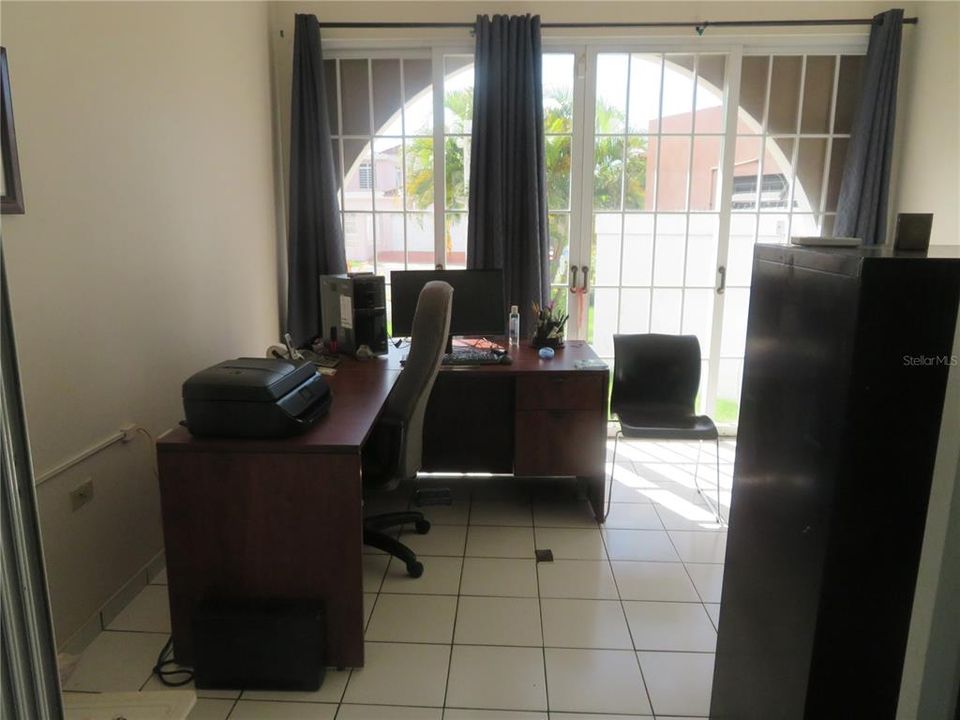 For Sale: $630,000 (5 beds, 3 baths, 2691 Square Feet)