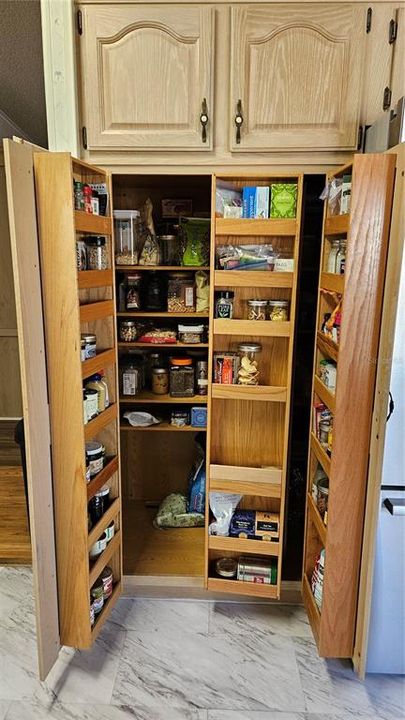 Activo con contrato: $215,000 (3 camas, 2 baños, 1698 Pies cuadrados)