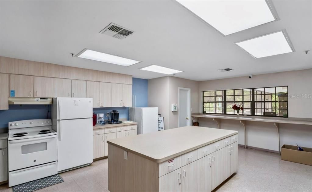 Activo con contrato: $215,000 (3 camas, 2 baños, 1698 Pies cuadrados)