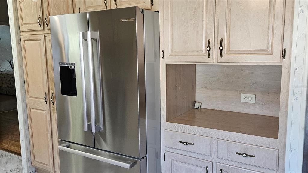 Activo con contrato: $215,000 (3 camas, 2 baños, 1698 Pies cuadrados)