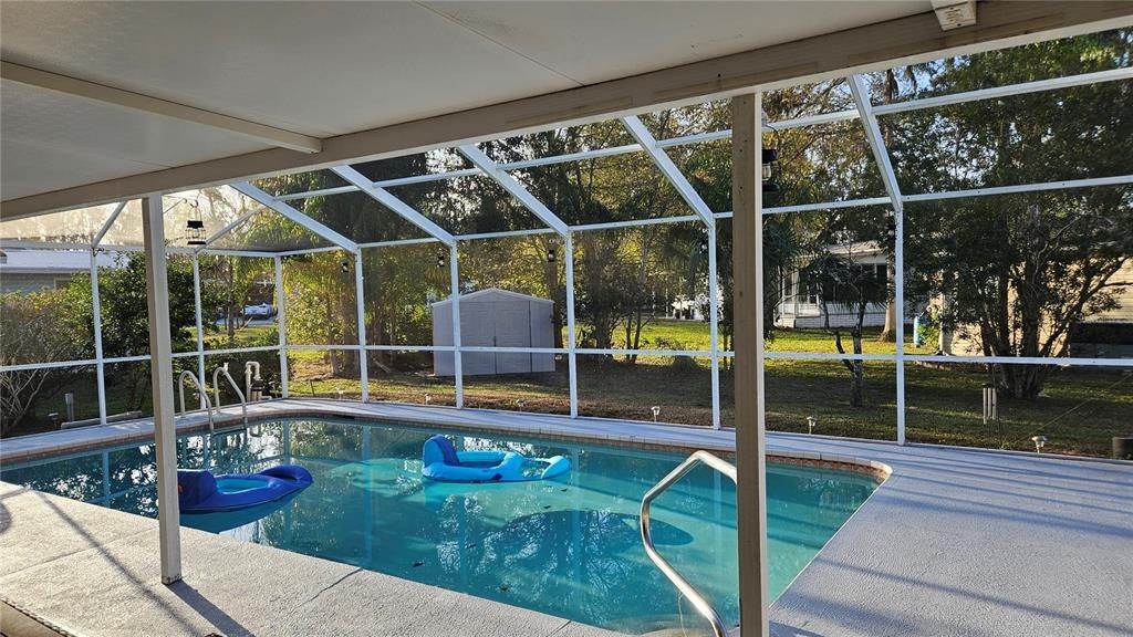 Activo con contrato: $215,000 (3 camas, 2 baños, 1698 Pies cuadrados)