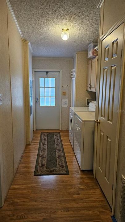 Activo con contrato: $215,000 (3 camas, 2 baños, 1698 Pies cuadrados)