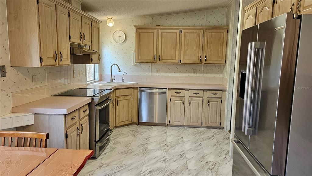 Activo con contrato: $215,000 (3 camas, 2 baños, 1698 Pies cuadrados)