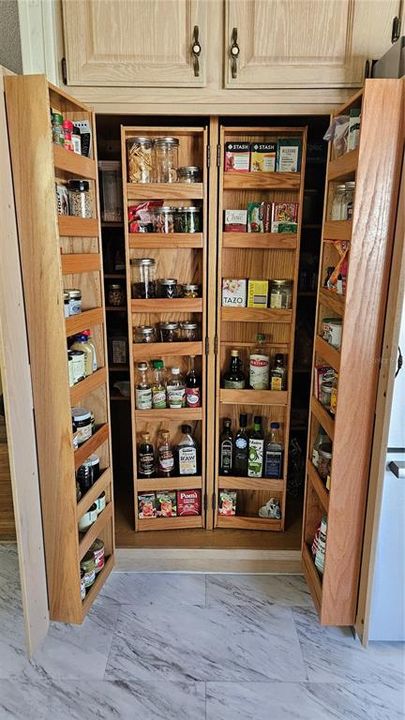 Activo con contrato: $215,000 (3 camas, 2 baños, 1698 Pies cuadrados)