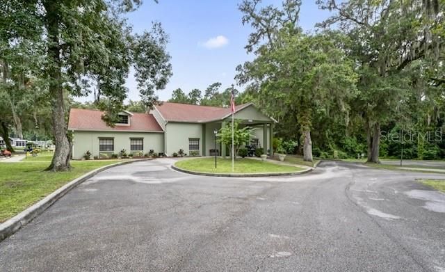 Activo con contrato: $215,000 (3 camas, 2 baños, 1698 Pies cuadrados)