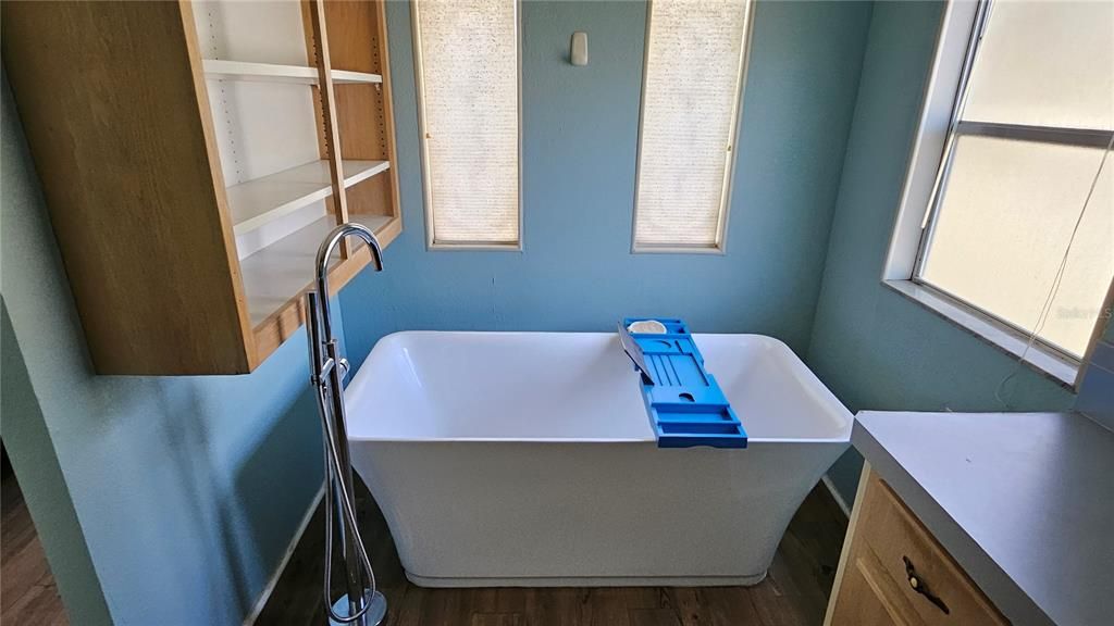 Activo con contrato: $215,000 (3 camas, 2 baños, 1698 Pies cuadrados)