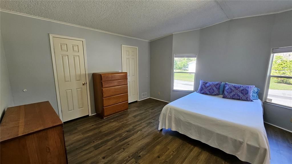 Activo con contrato: $215,000 (3 camas, 2 baños, 1698 Pies cuadrados)