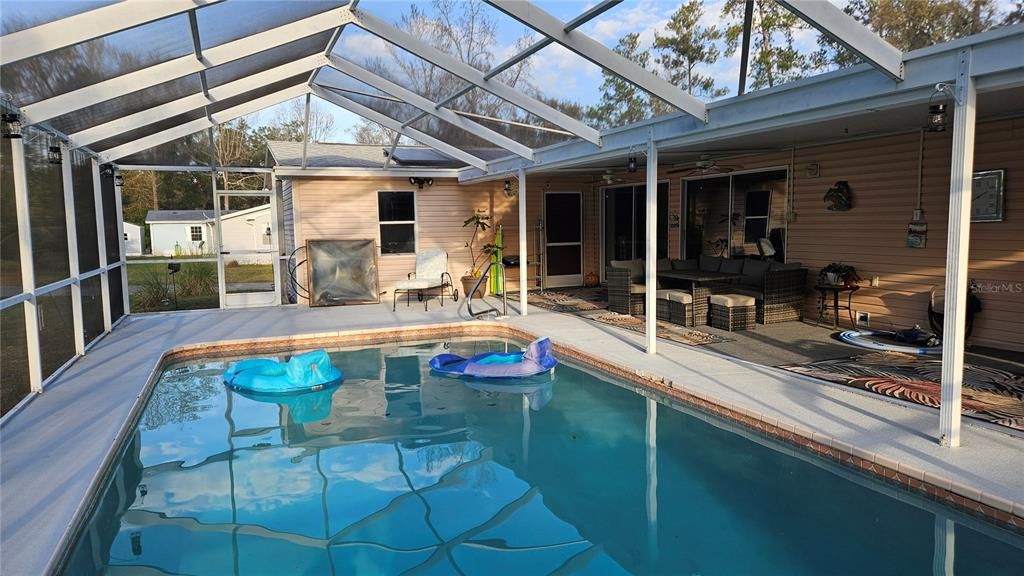 Activo con contrato: $215,000 (3 camas, 2 baños, 1698 Pies cuadrados)