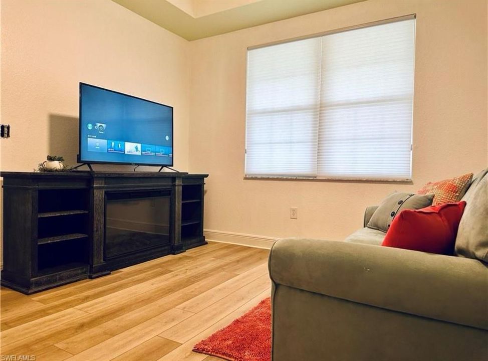 待售: $425,000 (2 贝兹, 2 浴室, 1759 平方英尺)