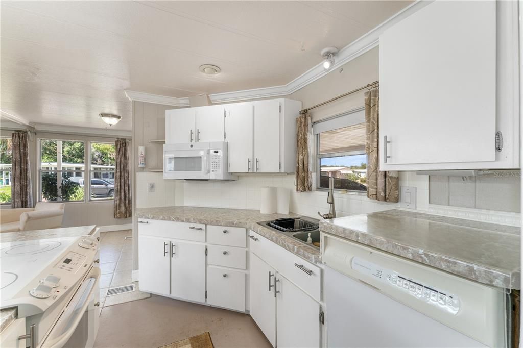 Activo con contrato: $129,000 (2 camas, 2 baños, 1200 Pies cuadrados)