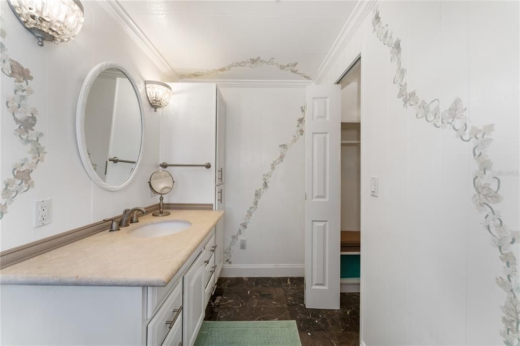 Activo con contrato: $129,000 (2 camas, 2 baños, 1200 Pies cuadrados)