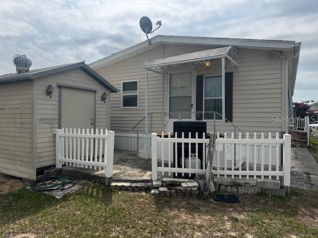 合同活跃: $115,000 (2 贝兹, 1 浴室, 910 平方英尺)