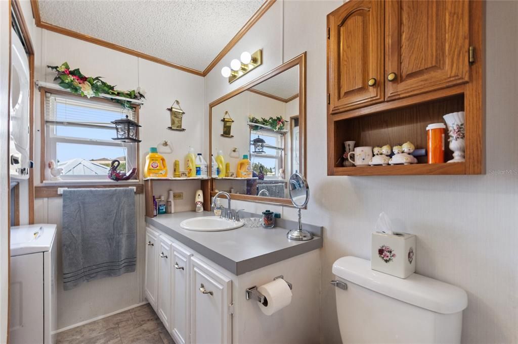 合同活跃: $115,000 (2 贝兹, 1 浴室, 910 平方英尺)