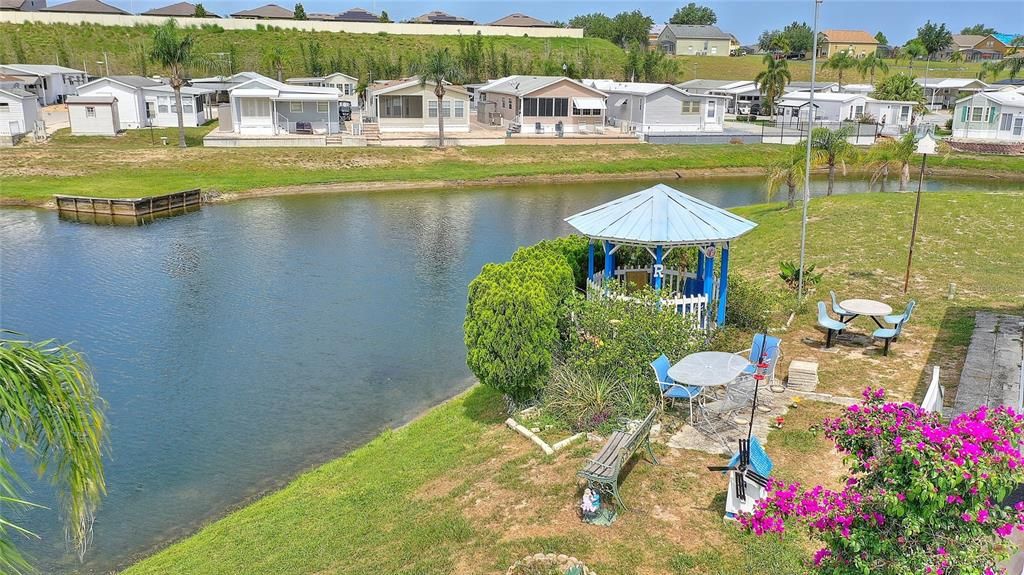 合同活跃: $115,000 (2 贝兹, 1 浴室, 910 平方英尺)