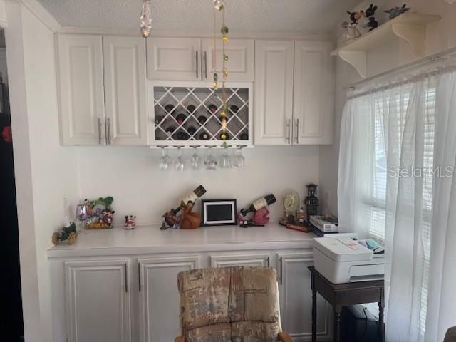 合同活跃: $115,000 (2 贝兹, 1 浴室, 910 平方英尺)