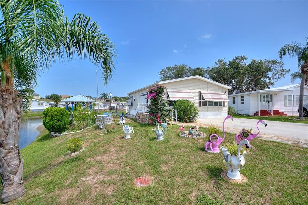 合同活跃: $115,000 (2 贝兹, 1 浴室, 910 平方英尺)