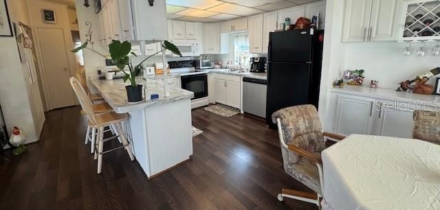 合同活跃: $115,000 (2 贝兹, 1 浴室, 910 平方英尺)