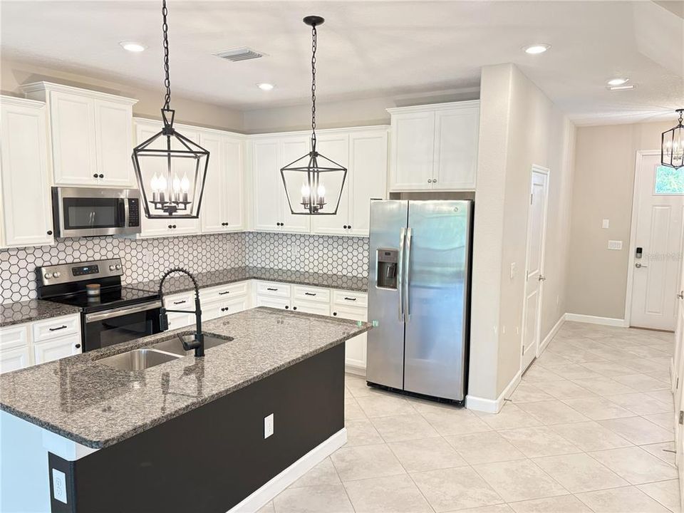 Active With Contract: $384,900 (3 beds, 2 baths, 1816 Square Feet)